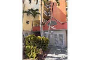 8225 Lake Drive, Doral, FL 33166 - MLS#F10551600