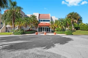 140 Lakeview Drive, Weston, FL 33326 - MLS#F10551663