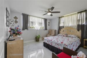 9611 Hollybrook Lake Drive, Pembroke Pines, FL 33025 - MLS#F10551714