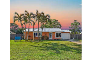 1085 24th Place, Vero Beach, FL 32962 - MLS#F10551951