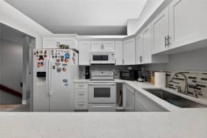 204 Lincoln Court, Deerfield Beach, FL 33442 - MLS#F10552171