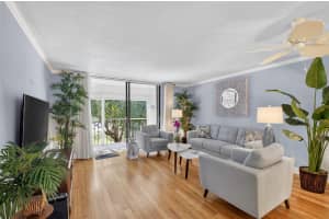 5250 Las Verdes Circle, Delray Beach, FL 33484 - MLS#F10554142