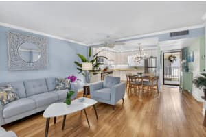 5250 Las Verdes Circle, Delray Beach, FL 33484 - MLS#F10554142