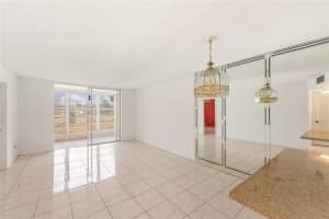 8081 Sunrise Lakes Drive, Sunrise, FL 33322 - MLS#F10554373