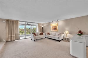 3960 Oaks Clubhouse Drive, Pompano Beach, FL 33069 - MLS#F10555192