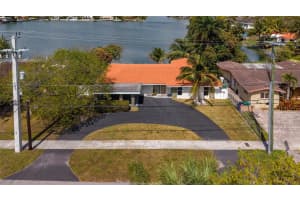 2255 207th Street, Miami, FL 33180 - MLS#F10555532