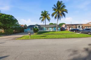 561 38th Street, Deerfield Beach, FL 33064 - MLS#F10555859