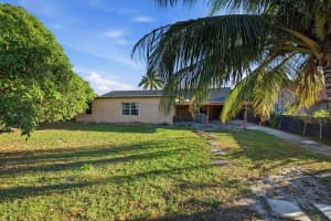 561 38th Street, Deerfield Beach, FL 33064 - MLS#F10555859