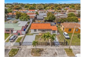 830 30th Court, Miami, FL 33125 - MLS#F10556326