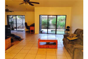 9439 NW 46th St, Sunrise, FL 33351, Sold 10/09/15