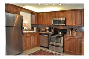 358 City View Dr, Fort Lauderdale, FL 33311, Sold 04/18/16