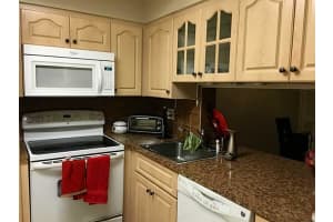 3005 N Oakland Forest Dr, Oakland Park, FL 33309, Sold 05/13/16