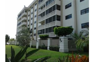 800 NE 195th St, Miami, FL 33179, Sold 01/20/17