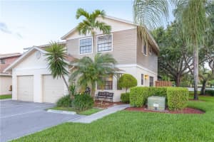 10738 NW 10th St, Pembroke Pines, FL 33026, Sold 08/29/16