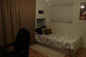 7915 NW 41st Ct, Sunrise, FL 33351, Sold 12/27/17