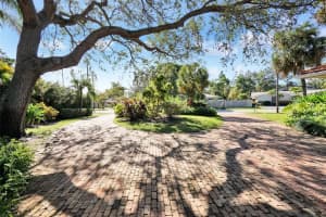 2271 NE 201st St, Miami, FL 33180, Sold 04/24/18