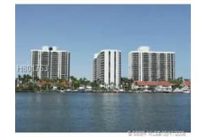 3610 Yacht Club Dr, Miami, FL 33180, Sold 08/15/18