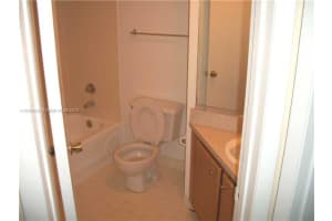 2445 Sw 18th Ter 215 Fort Lauderdale, FL 33315 - MLS#H10450093