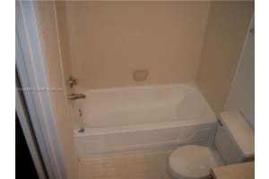 2445 Sw 18th Ter 215 Fort Lauderdale, FL 33315 - MLS#H10450093