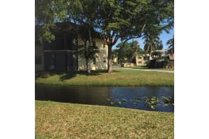 324 Briarwood Cir 2-18, Hollywood