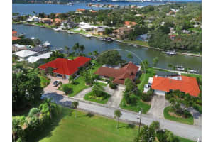 1835 Southpointe Dr, Sarasota, FL 34231, Sold 10/30/13