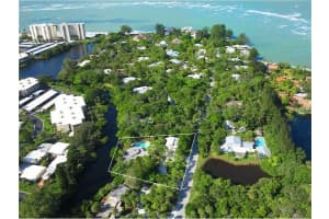 172 Sandy Hook Rd N, Siesta Key, FL 34242, Sold 01/11/13