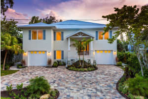 318 Island Cir, Siesta Key, FL 34242, Sold 08/31/15