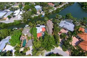 134 Island Cir, Siesta Key, FL 34242, Sold 01/05/16