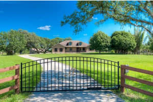 1965 Bel Air Star Pkwy, Sarasota, FL 34240, Sold 02/26/16