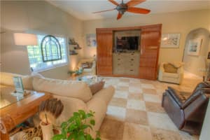3637 71st Terrace E, Sarasota, FL 34243, Sold 08/01/16