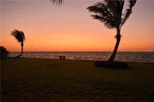150 Givens St, Siesta Key, FL 34242, Sold 04/29/16