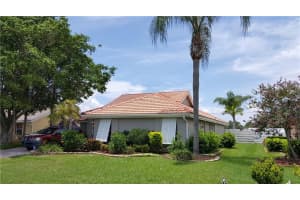 3809 71st Terrace E, Sarasota, FL 34243, Sold 10/18/16