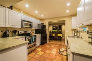 5827 Shady Brook Way, Sarasota, FL 34243, Sold 11/18/16