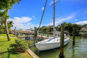 722 Siesta Dr, Sarasota, FL 34242, Sold 11/17/17
