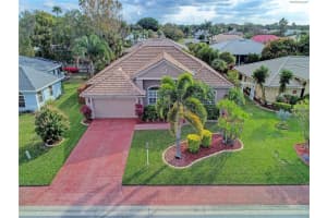 3816 71st Terrace E, Sarasota, FL 34243, Sold 03/31/17