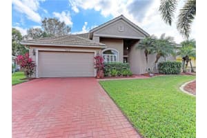 3816 71st Terrace E, Sarasota, FL 34243, Sold 03/31/17
