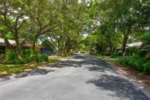 4072 Woodview Dr, Sarasota, FL 34232, Sold 04/14/17