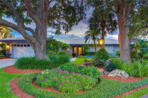 1705 Southpointe Dr, Sarasota, FL 34231, Sold 07/28/17