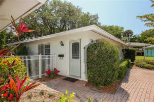 1128 S Moonmist Ct, Siesta Key, FL 34242, Sold 07/14/17