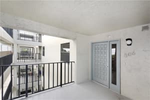 755 S Palm Ave, Sarasota, FL 34236, Sold 01/08/18