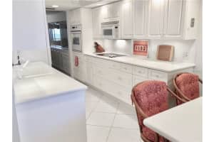 19 Whispering Sands Dr, Sarasota, FL 34242, Sold 05/02/19