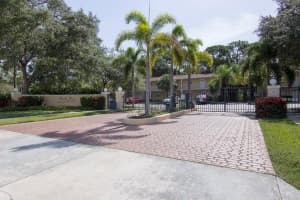 966 La Costa Cir, Sarasota, FL 34237, Sold 10/06/17