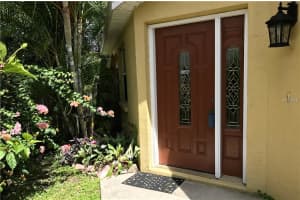 5053 82nd Way E, Sarasota, FL 34243, Sold 10/30/17