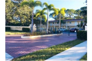 924 La Costa Cir, Sarasota, FL 34237, Sold 04/05/19