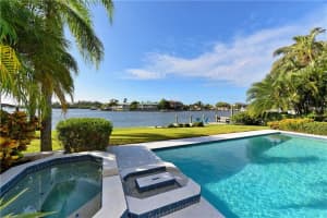 878 Siesta Dr, Sarasota, FL 34242, Sold 08/03/18