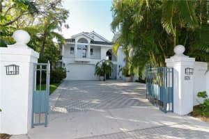 878 Siesta Dr, Sarasota, FL 34242, Sold 08/03/18