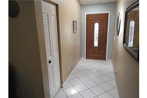 4745 Country Oaks Blvd, Sarasota, FL 34243, Sold 12/29/17