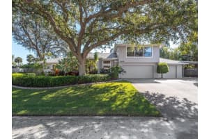 4446 N Lake Dr, Sarasota, FL 34232, Sold 01/30/18