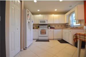 4220 75th Pl E, Sarasota, FL 34243, Sold 03/20/18