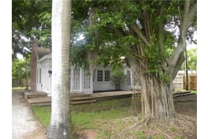 779 Siesta Dr, Sarasota, FL 34242, Sold 05/08/18